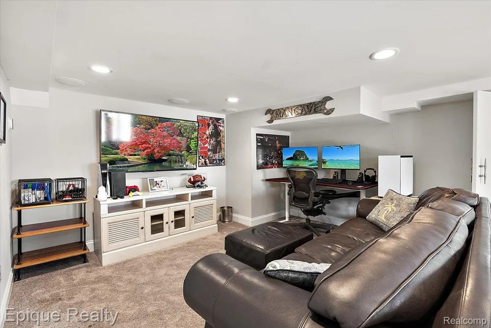 791 Central Drive Lake Orion Village, MI 48362