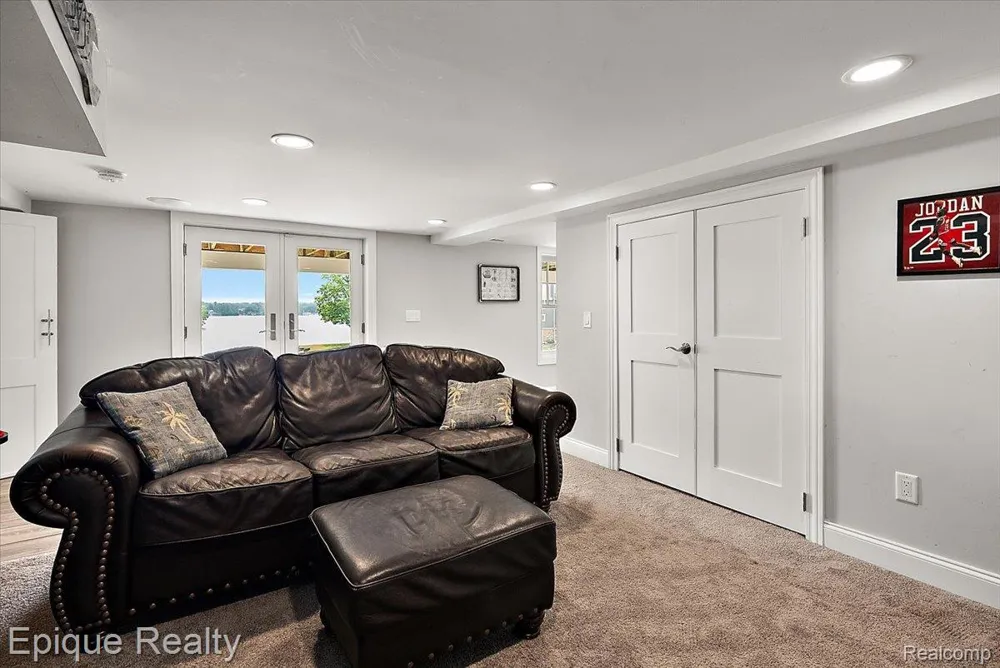 791 Central Drive Lake Orion Village, MI 48362