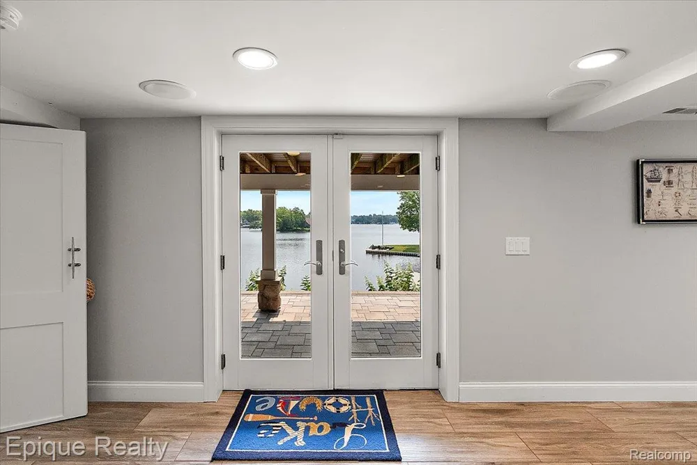 791 Central Drive Lake Orion Village, MI 48362