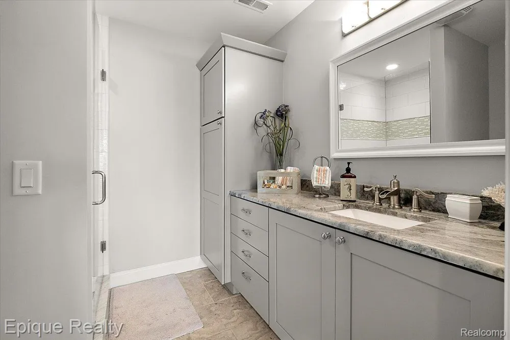 791 Central Drive Lake Orion Village, MI 48362