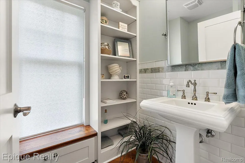 791 Central Drive Lake Orion Village, MI 48362