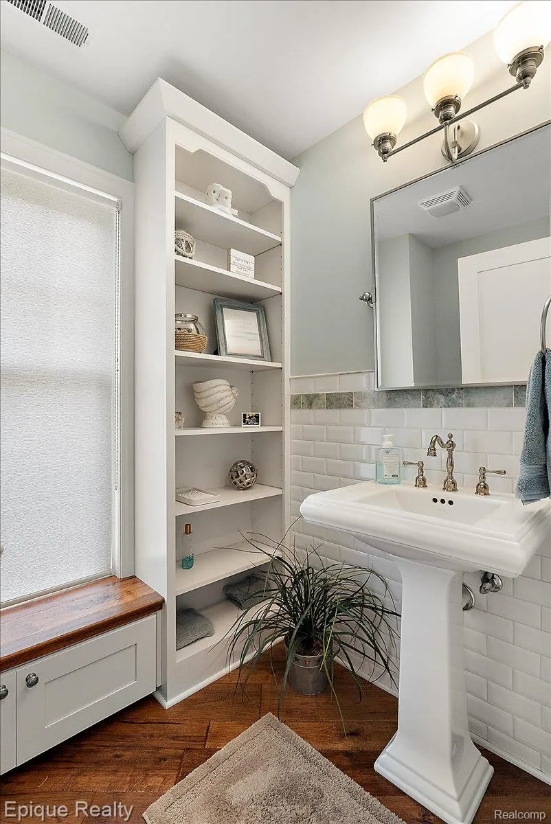 791 Central Drive Lake Orion Village, MI 48362