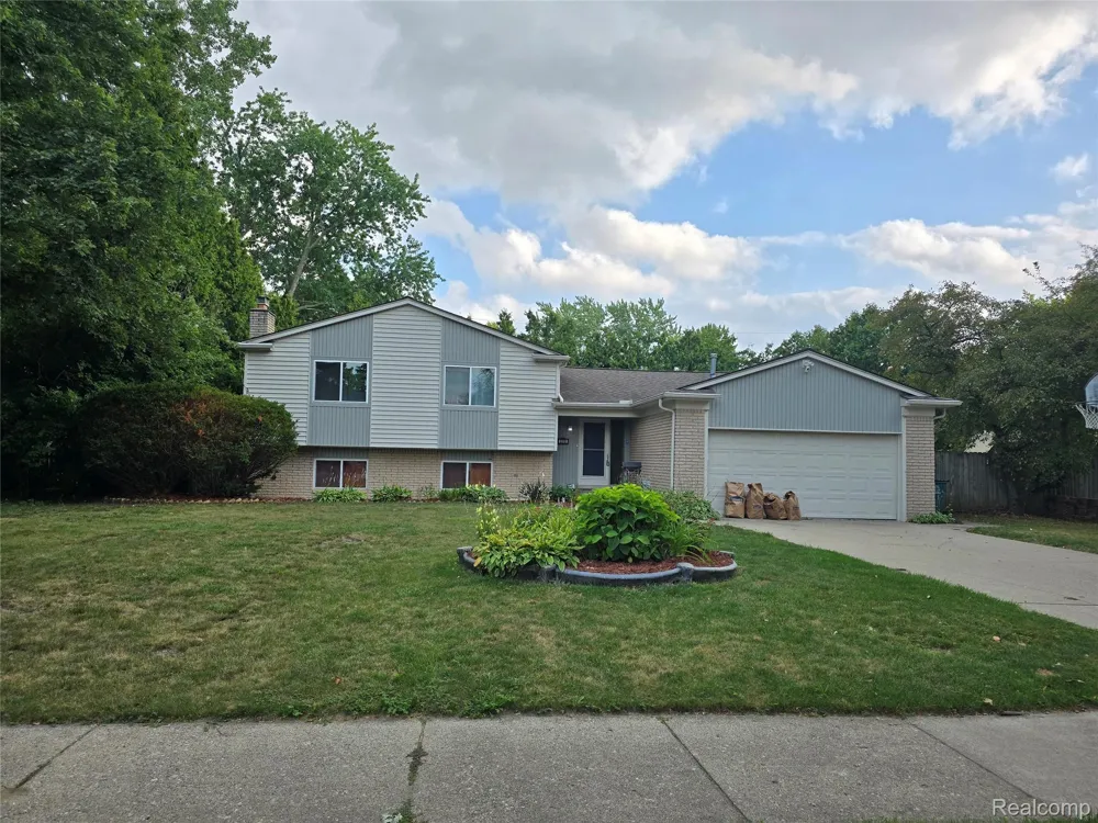 2310 Cumberland Drive Troy City, MI 48085