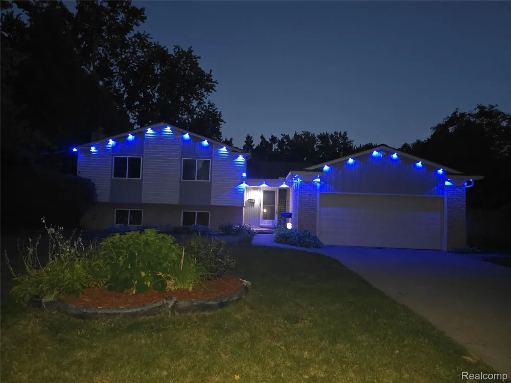 2310 Cumberland Drive Troy City, MI 48085