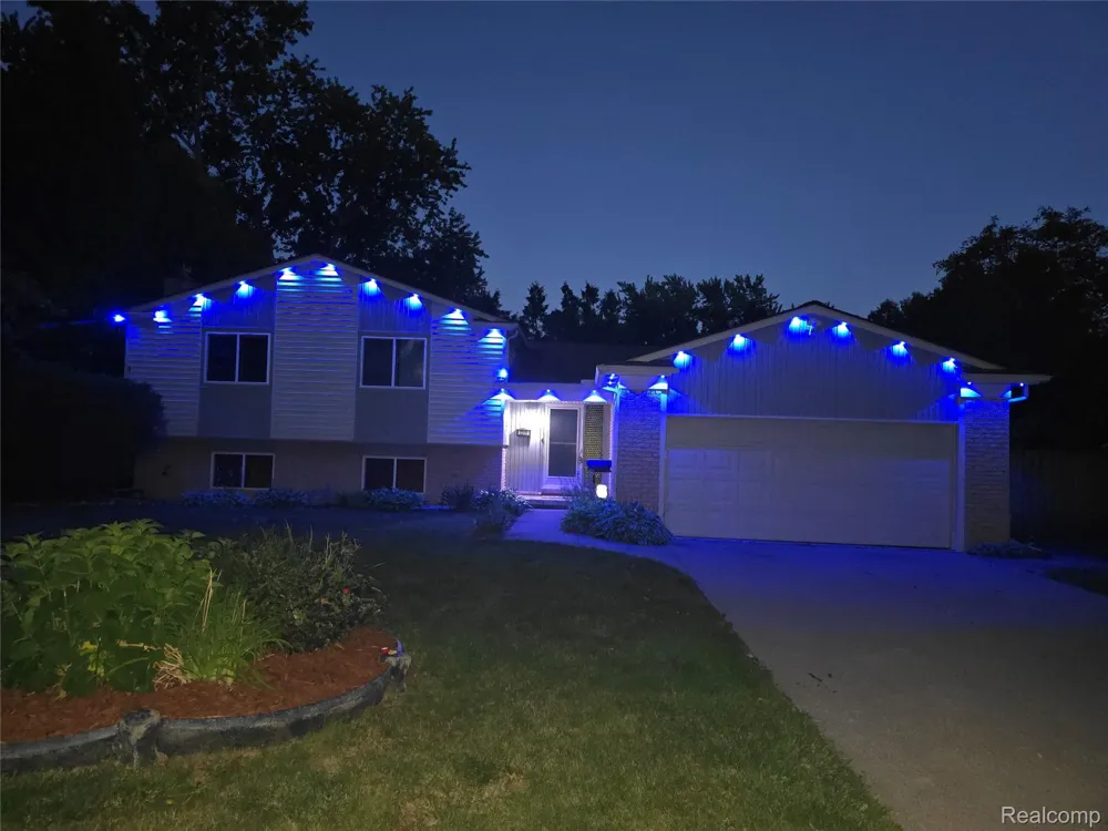 2310 Cumberland Drive Troy City, MI 48085