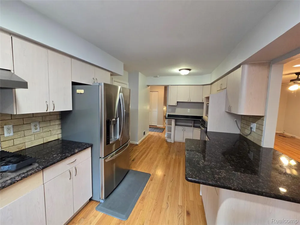 2310 Cumberland Drive Troy City, MI 48085
