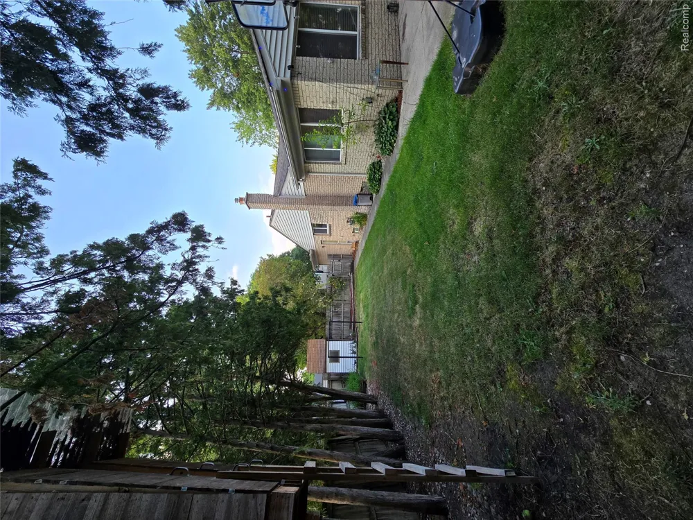 2310 Cumberland Drive Troy City, MI 48085