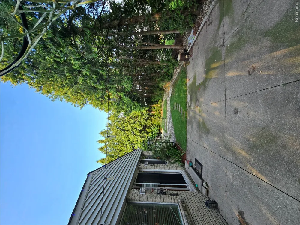 2310 Cumberland Drive Troy City, MI 48085