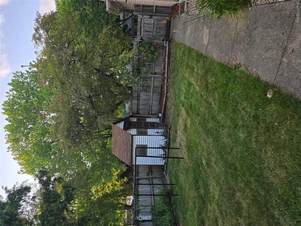 2310 Cumberland Drive Troy City, MI 48085