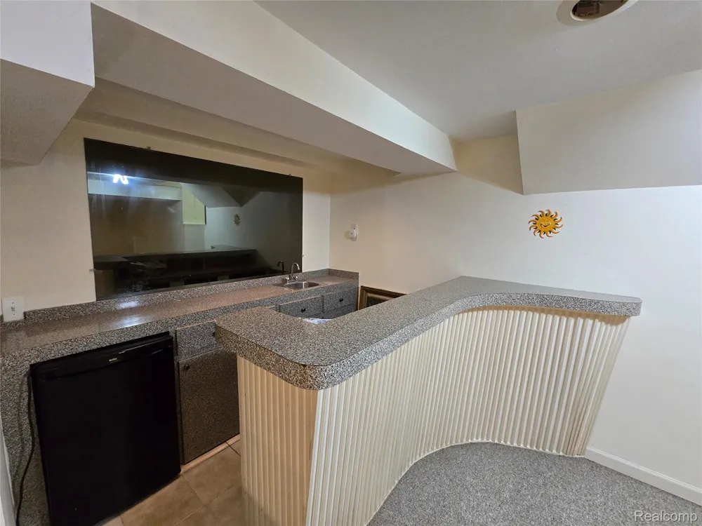 2310 Cumberland Drive Troy City, MI 48085