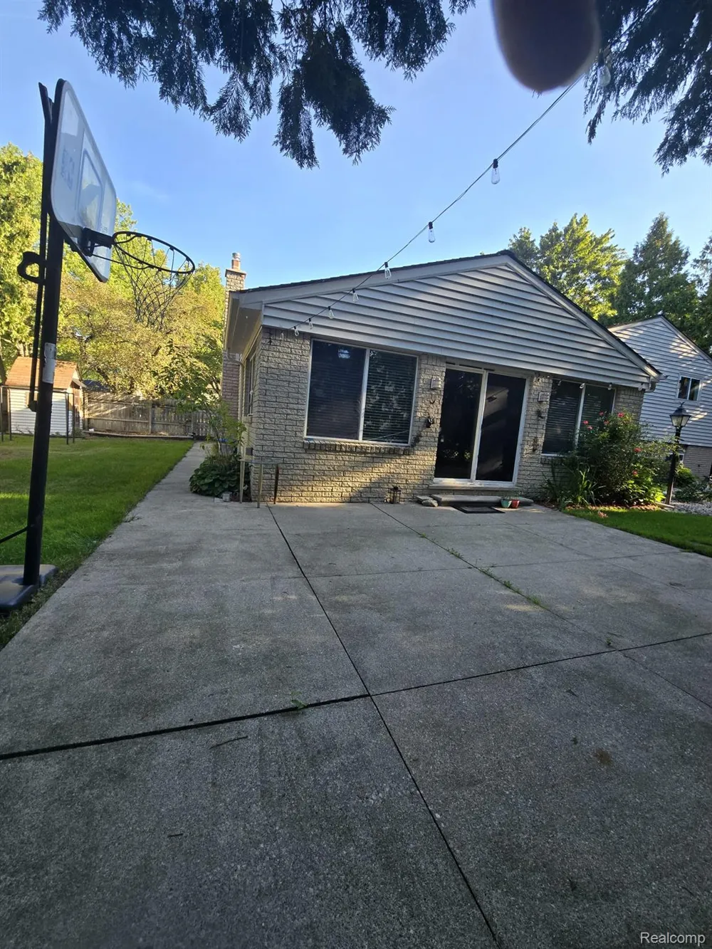2310 Cumberland Drive Troy City, MI 48085