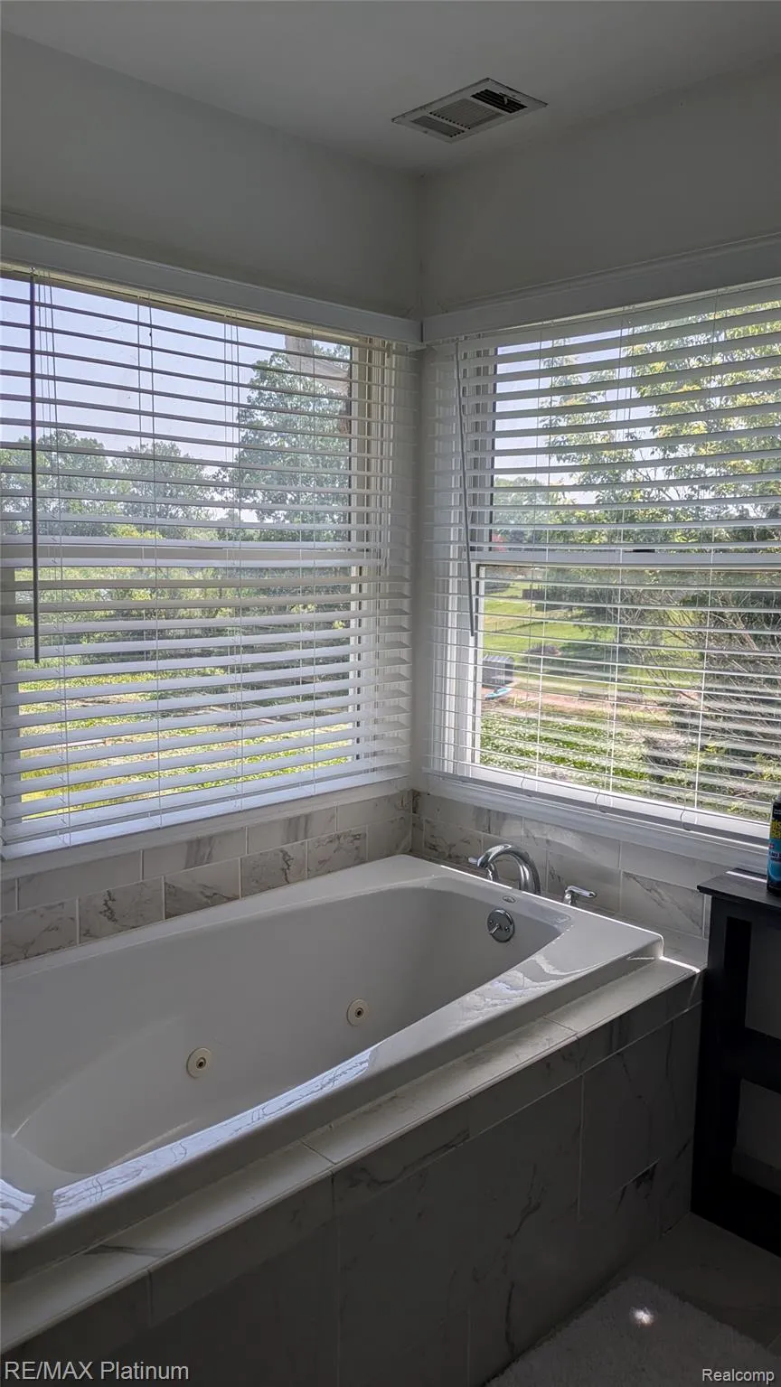 10149 Emerald Drive Cambridge Township, MI 49230