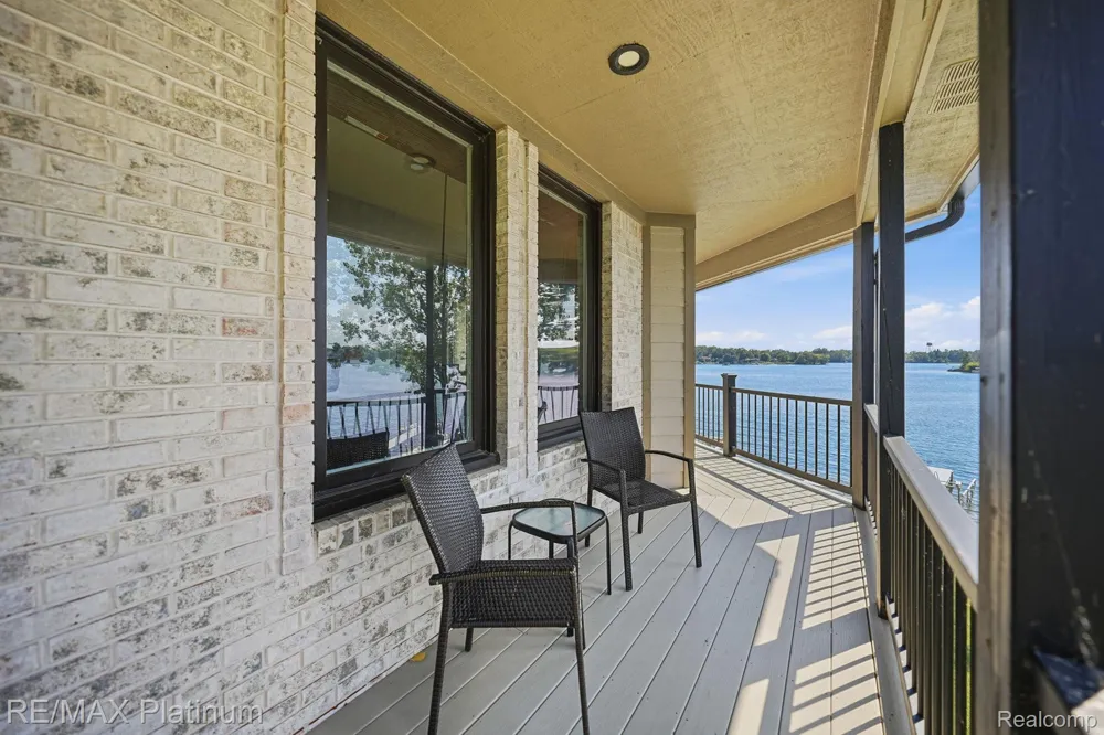 997 Thompson Shore Drive Howell City, MI 48843