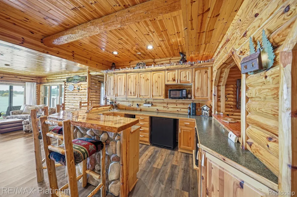 997 Thompson Shore Drive Howell City, MI 48843