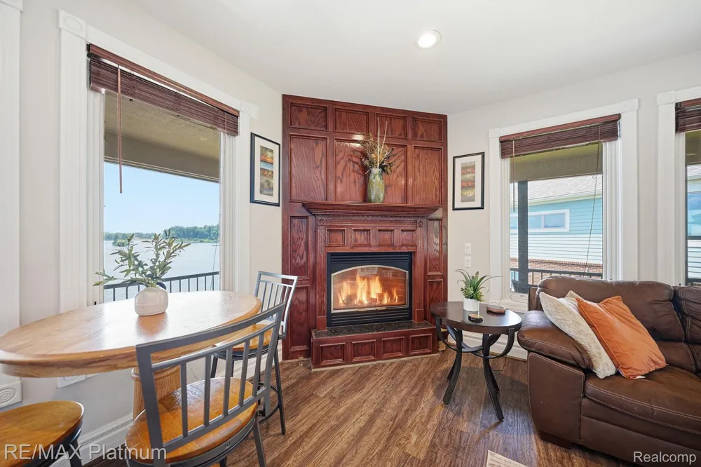 997 Thompson Shore Drive Howell City, MI 48843