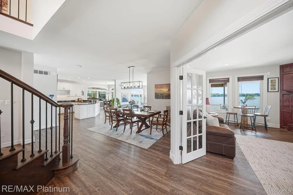 997 Thompson Shore Drive Howell City, MI 48843