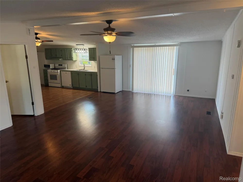 2500 Mann Road Clarkston City, MI 48346