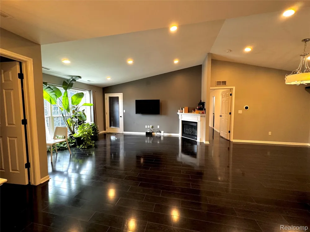 24208 Chesapeake Circle Commerce Charter Township, MI 48390