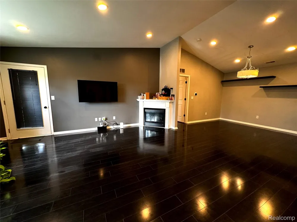 24208 Chesapeake Circle Commerce Charter Township, MI 48390
