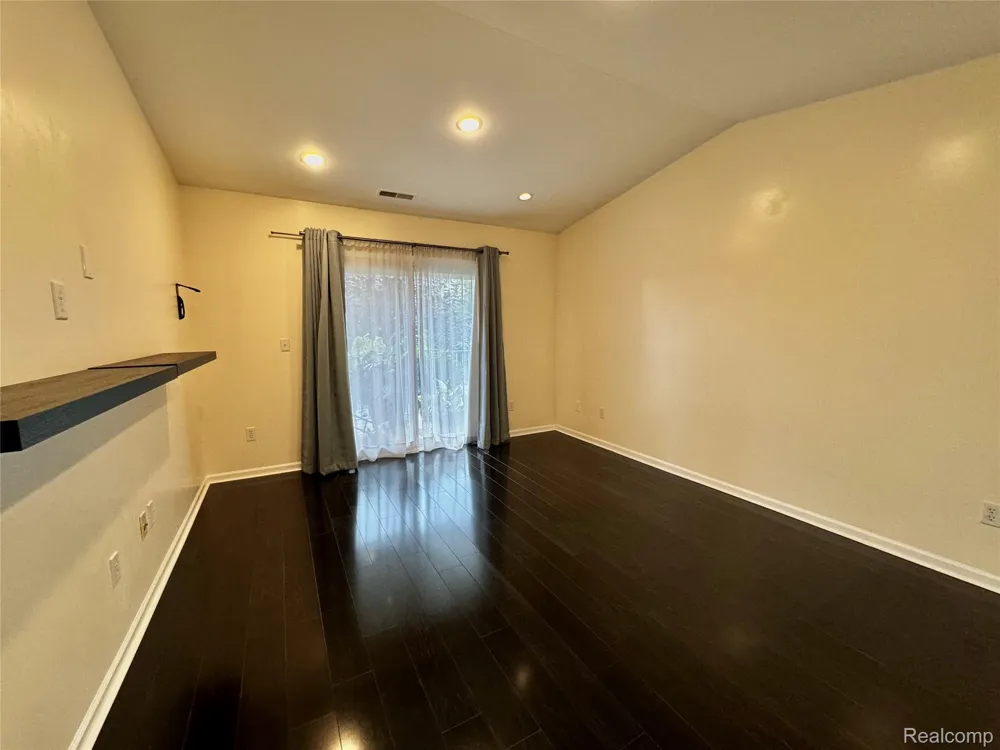 24208 Chesapeake Circle Commerce Charter Township, MI 48390