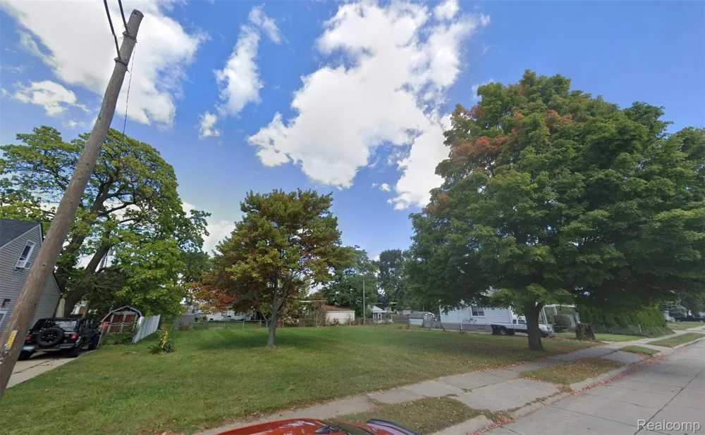 19025 Connecticut Street Roseville City, MI 48066