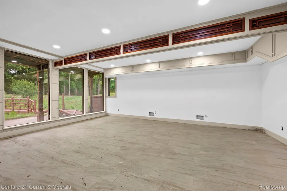 8785 Warren Road Superior Charter Township, MI 48170