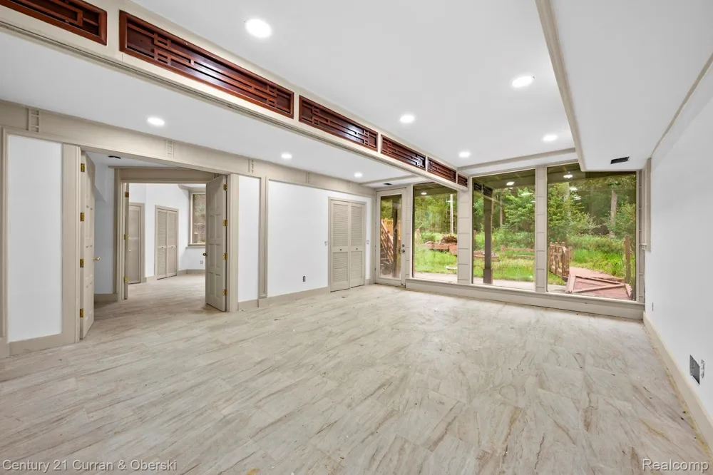 8785 Warren Road Superior Charter Township, MI 48170