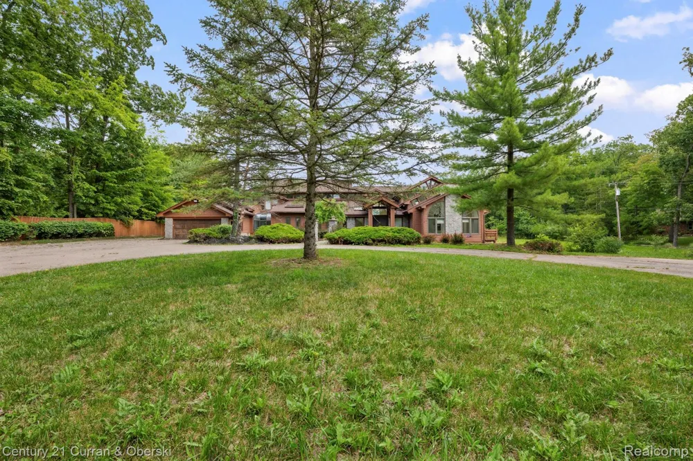 8785 Warren Road Superior Charter Township, MI 48170