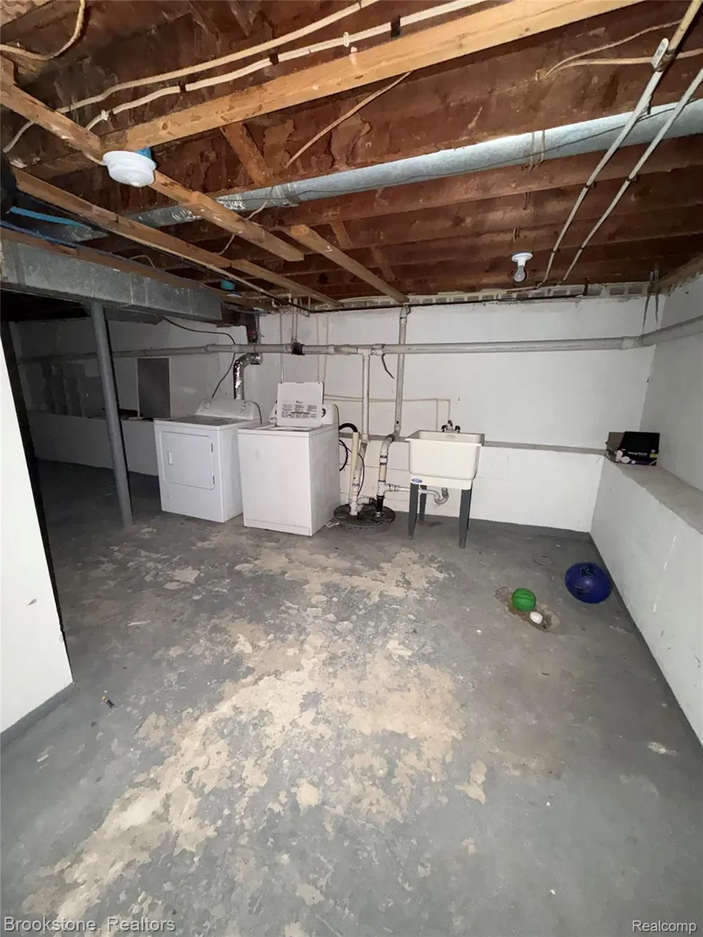 29 W Rutgers Avenue Pontiac City, MI 48340