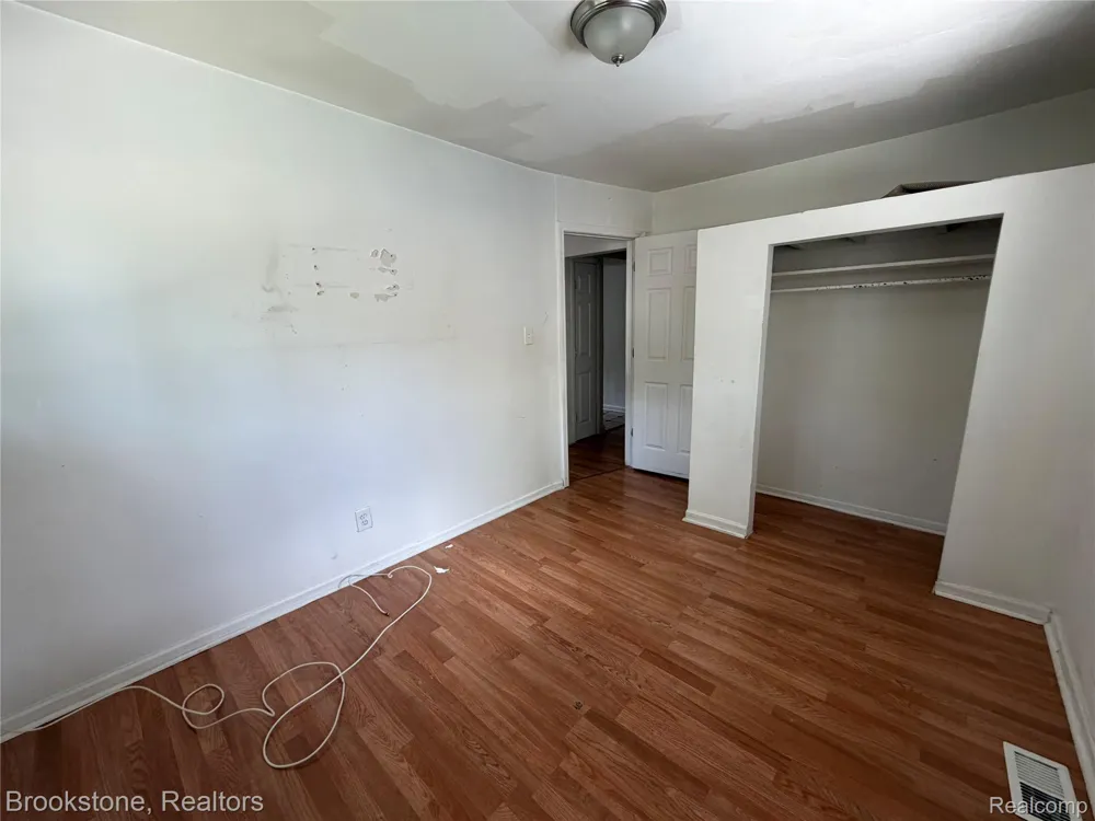29 W Rutgers Avenue Pontiac City, MI 48340