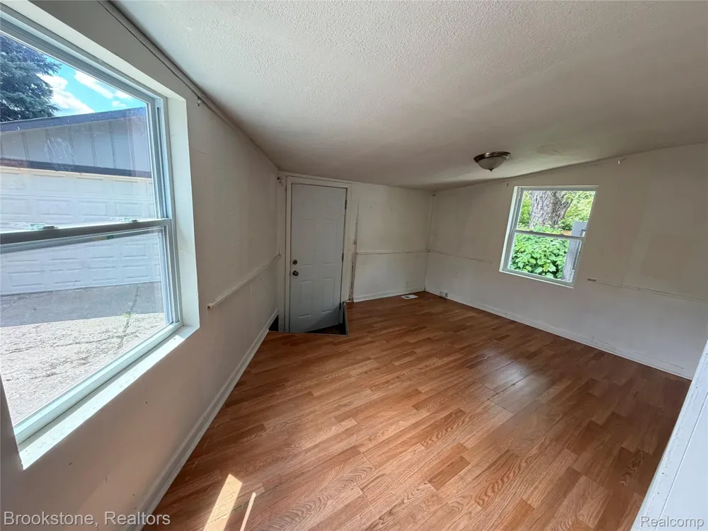 29 W Rutgers Avenue Pontiac City, MI 48340