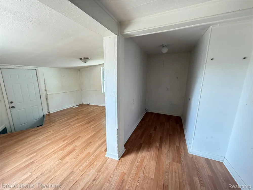 29 W Rutgers Avenue Pontiac City, MI 48340