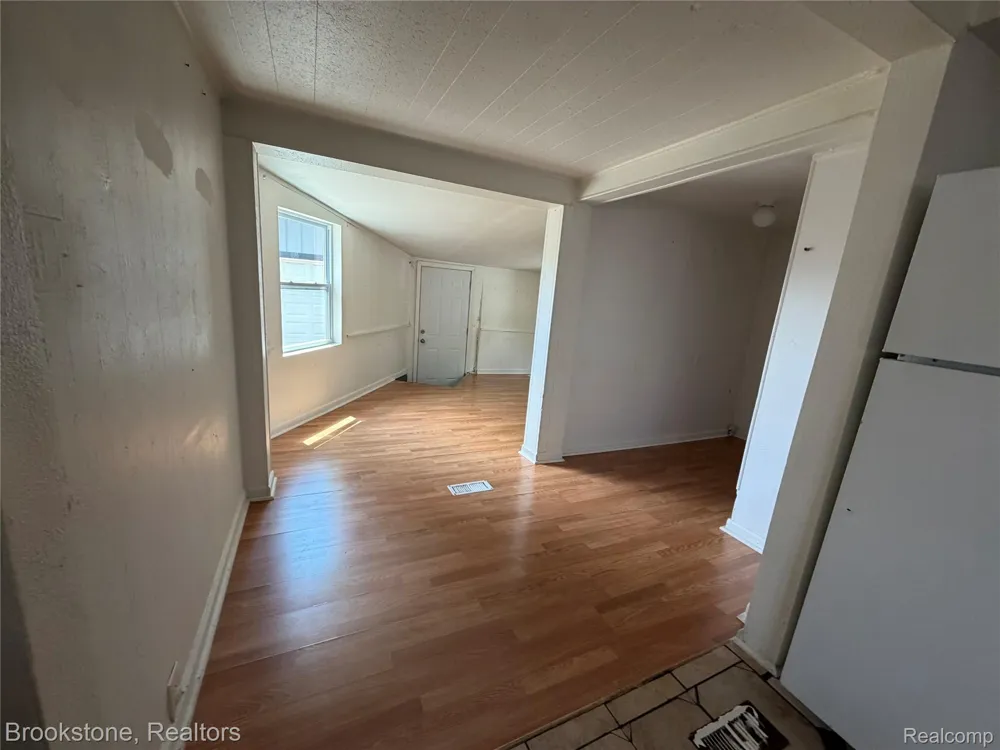 29 W Rutgers Avenue Pontiac City, MI 48340