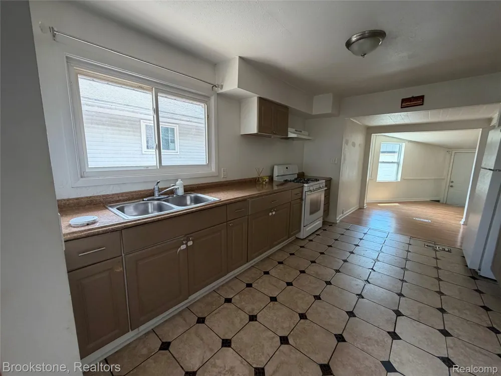 29 W Rutgers Avenue Pontiac City, MI 48340