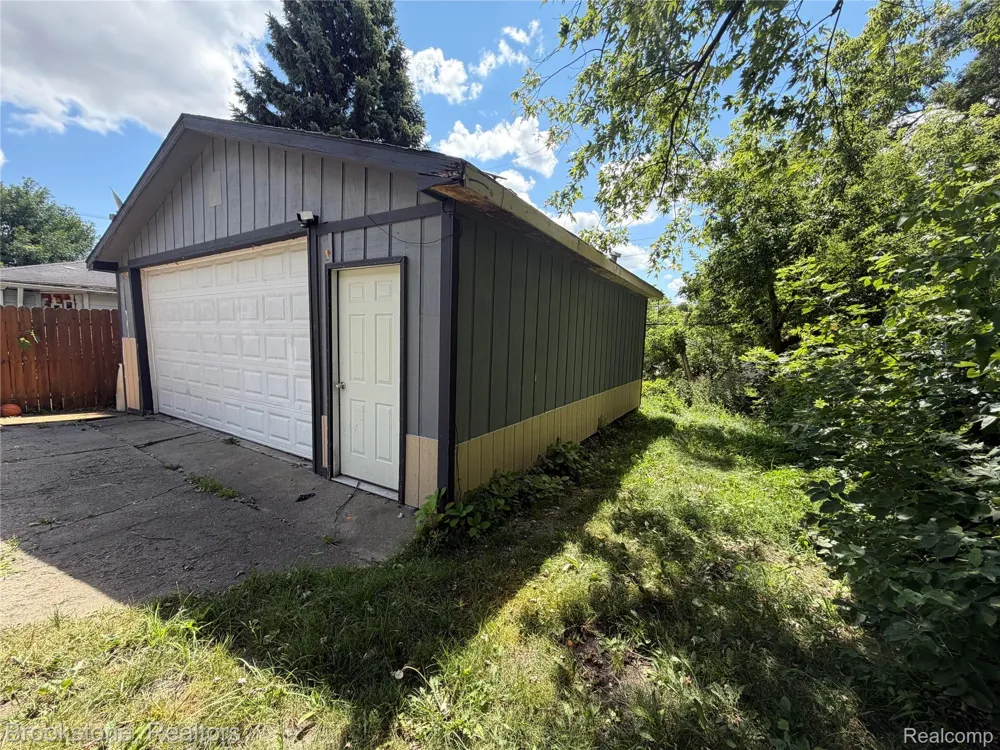 29 W Rutgers Avenue Pontiac City, MI 48340