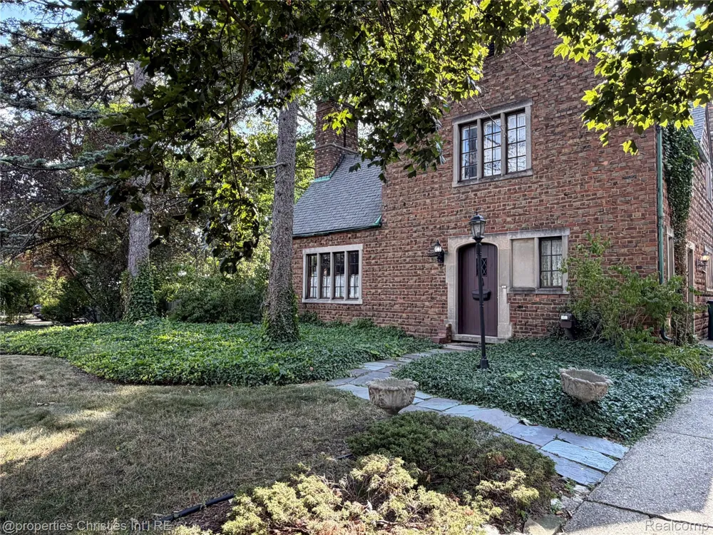 623 Coolidge Road Birmingham City, MI 48009