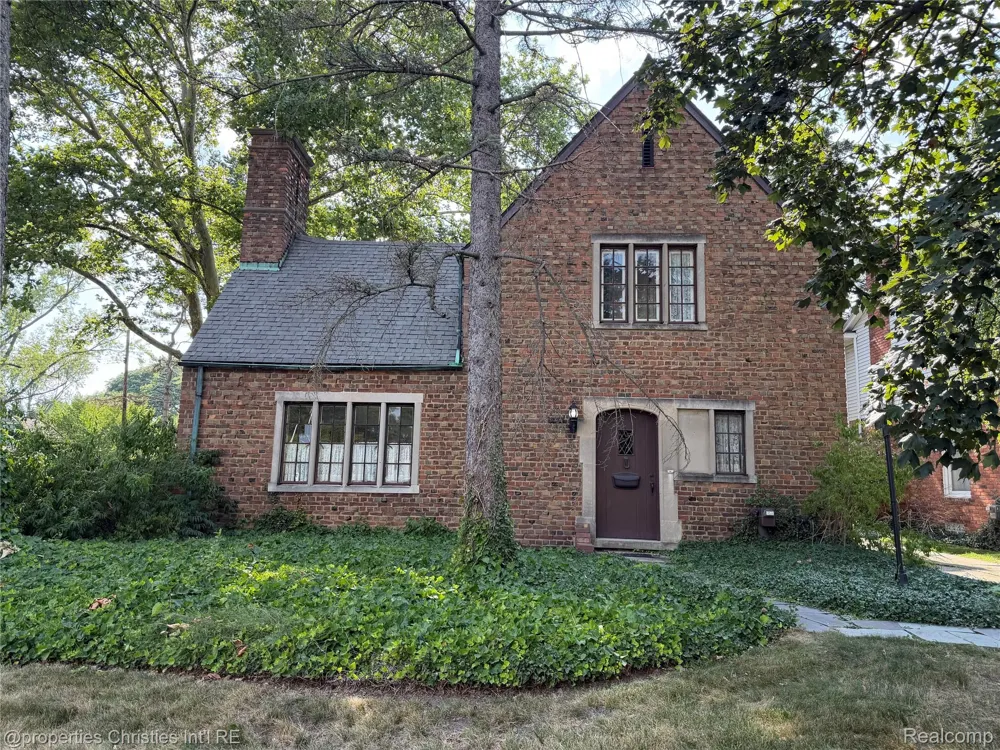 623 Coolidge Road Birmingham City, MI 48009