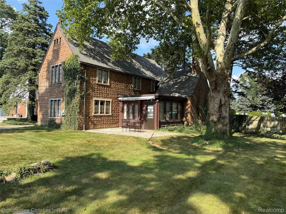 623 Coolidge Road Birmingham City, MI 48009