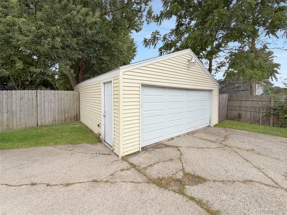 1380 Audrey Street Burton City, MI 48509