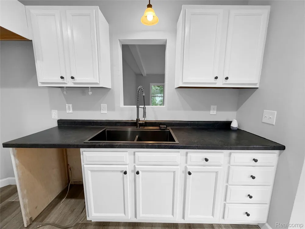 1380 Audrey Street Burton City, MI 48509