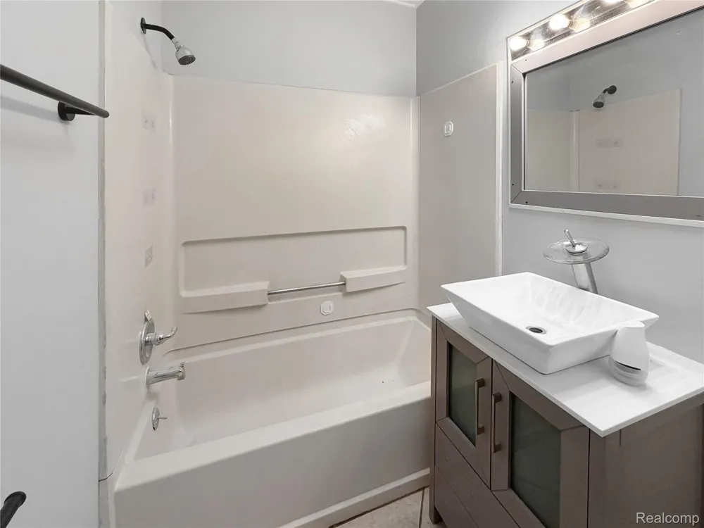 1380 Audrey Street Burton City, MI 48509