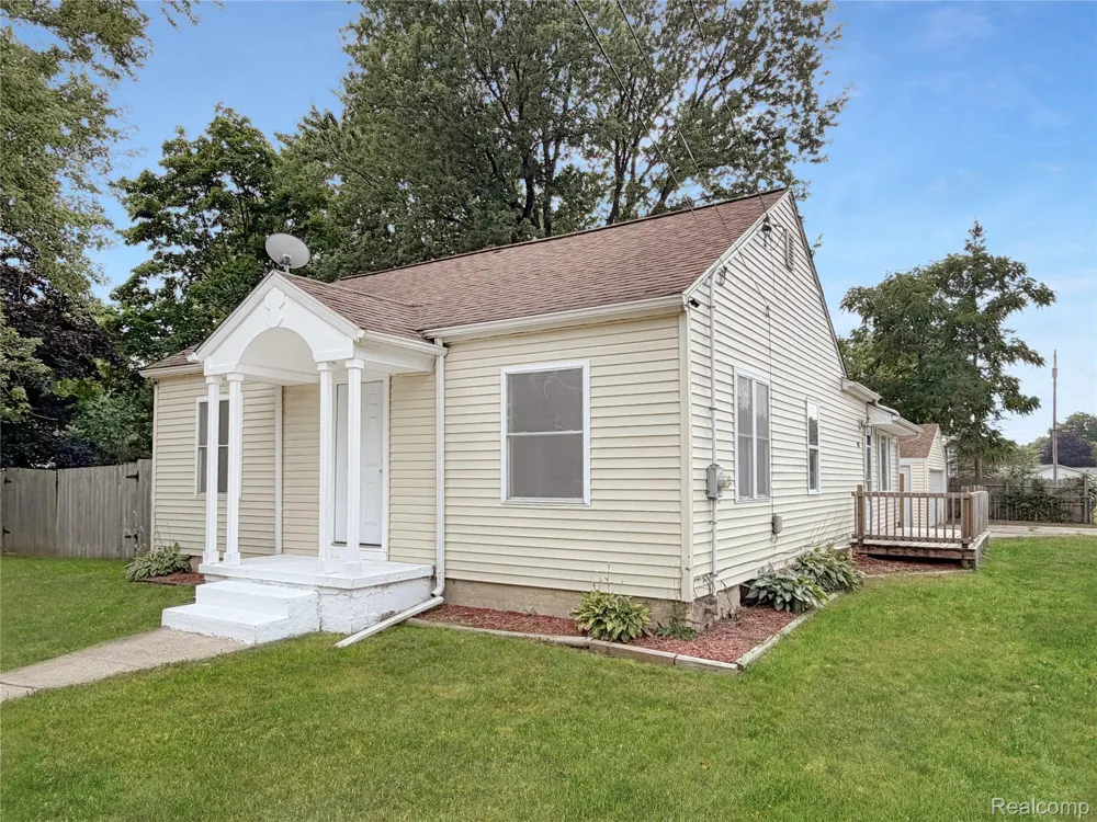 1380 Audrey Street Burton City, MI 48509