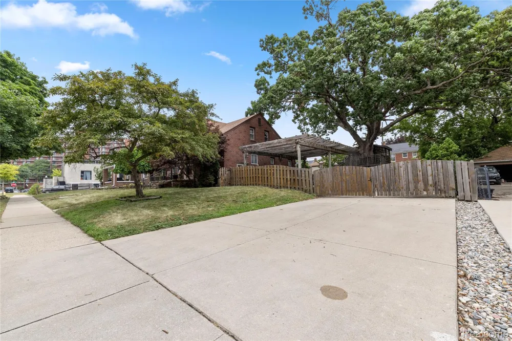 21730 Edna Street Dearborn City, MI 48124
