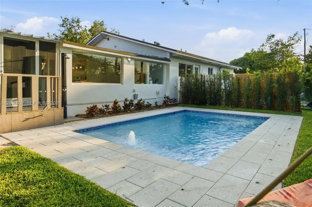 10795 SW 34th St Miami, FL 33165
