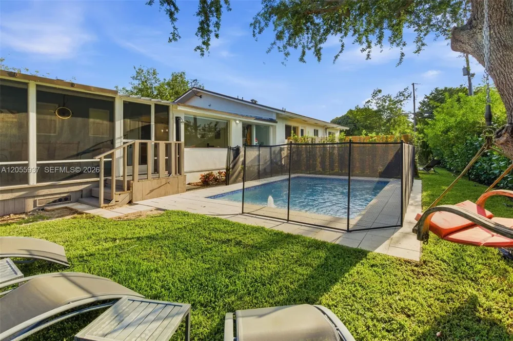 10795 SW 34th St Miami, FL 33165