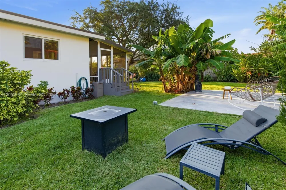 10795 SW 34th St Miami, FL 33165