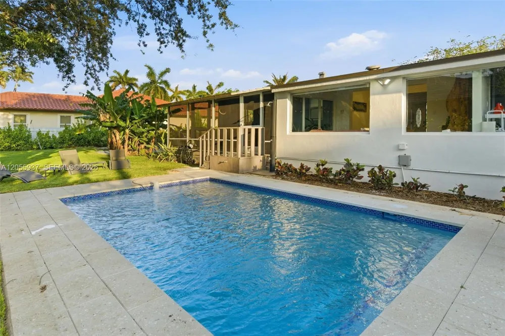 10795 SW 34th St Miami, FL 33165