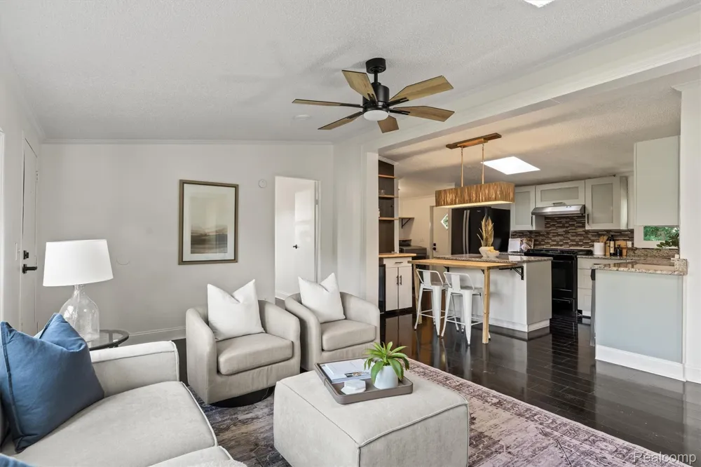 2900 Hensman Street Keego Harbor City, MI 48320