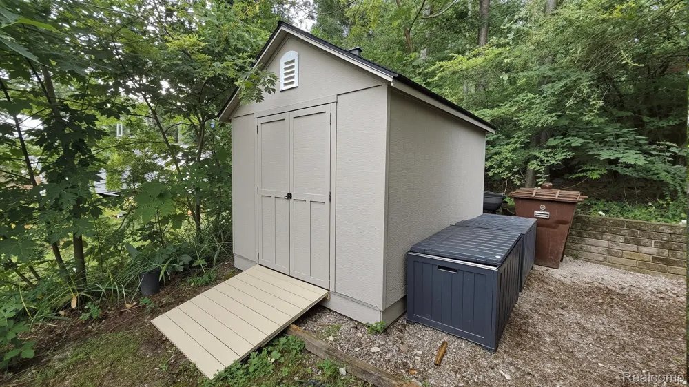 5616 Joslin Lake Drive Lyndon Township, MI 48137