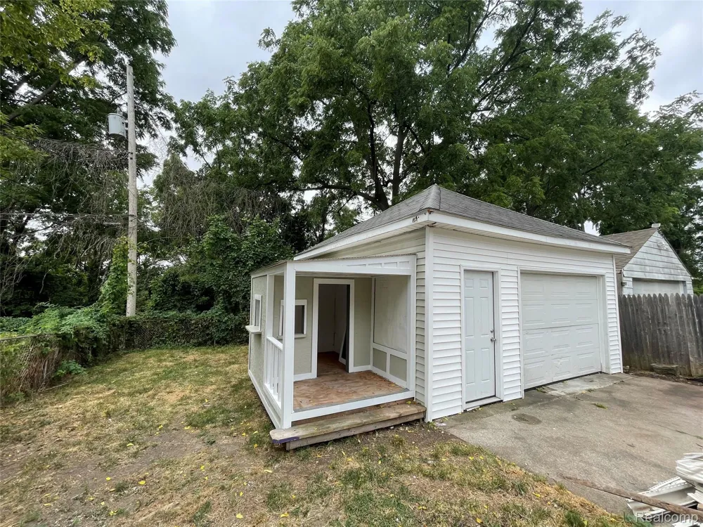 818 Cedar Street Pontiac City, MI 48342